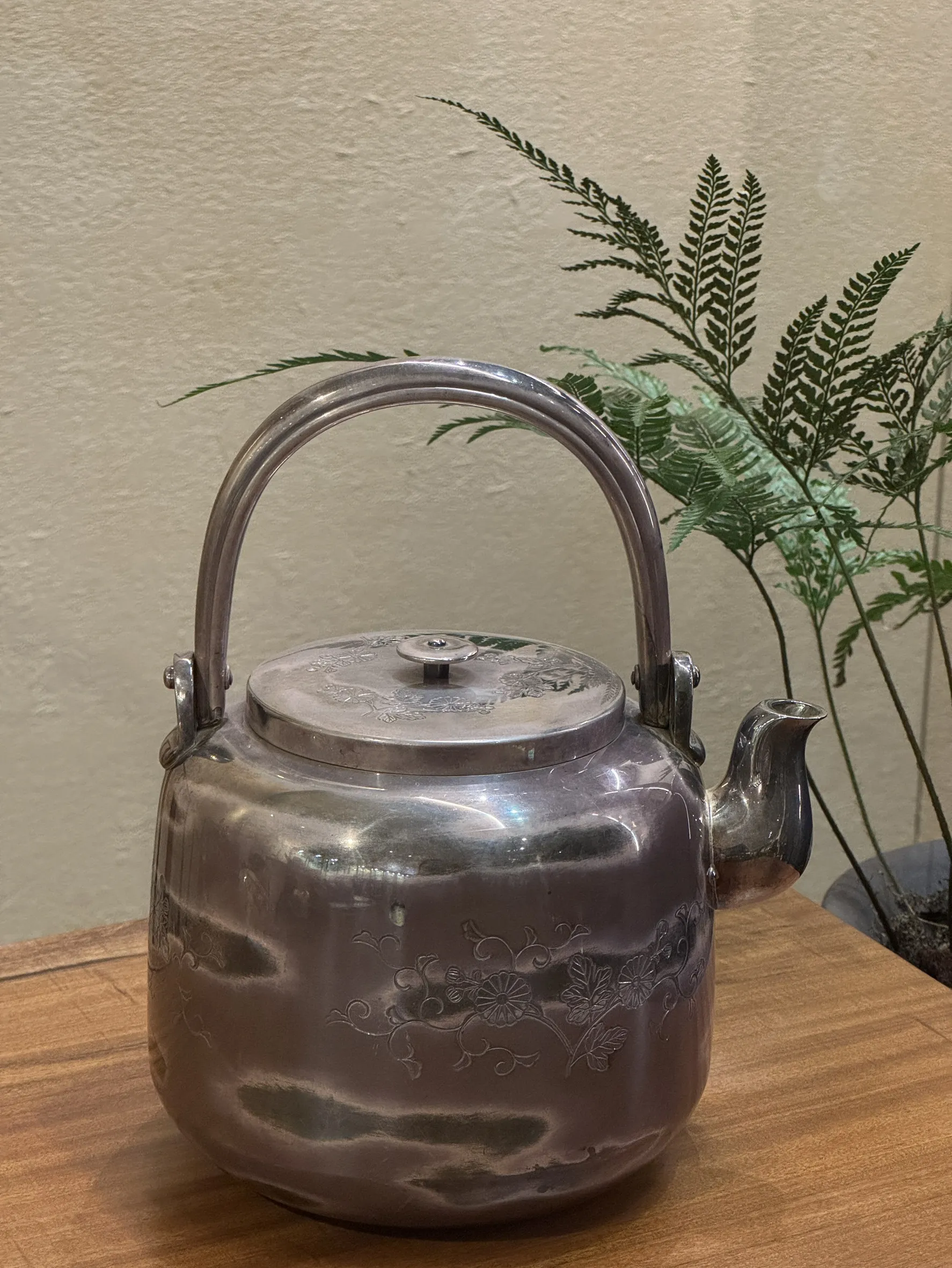 興兵衛造 燻紫十六瓣橘 純銀湯沸