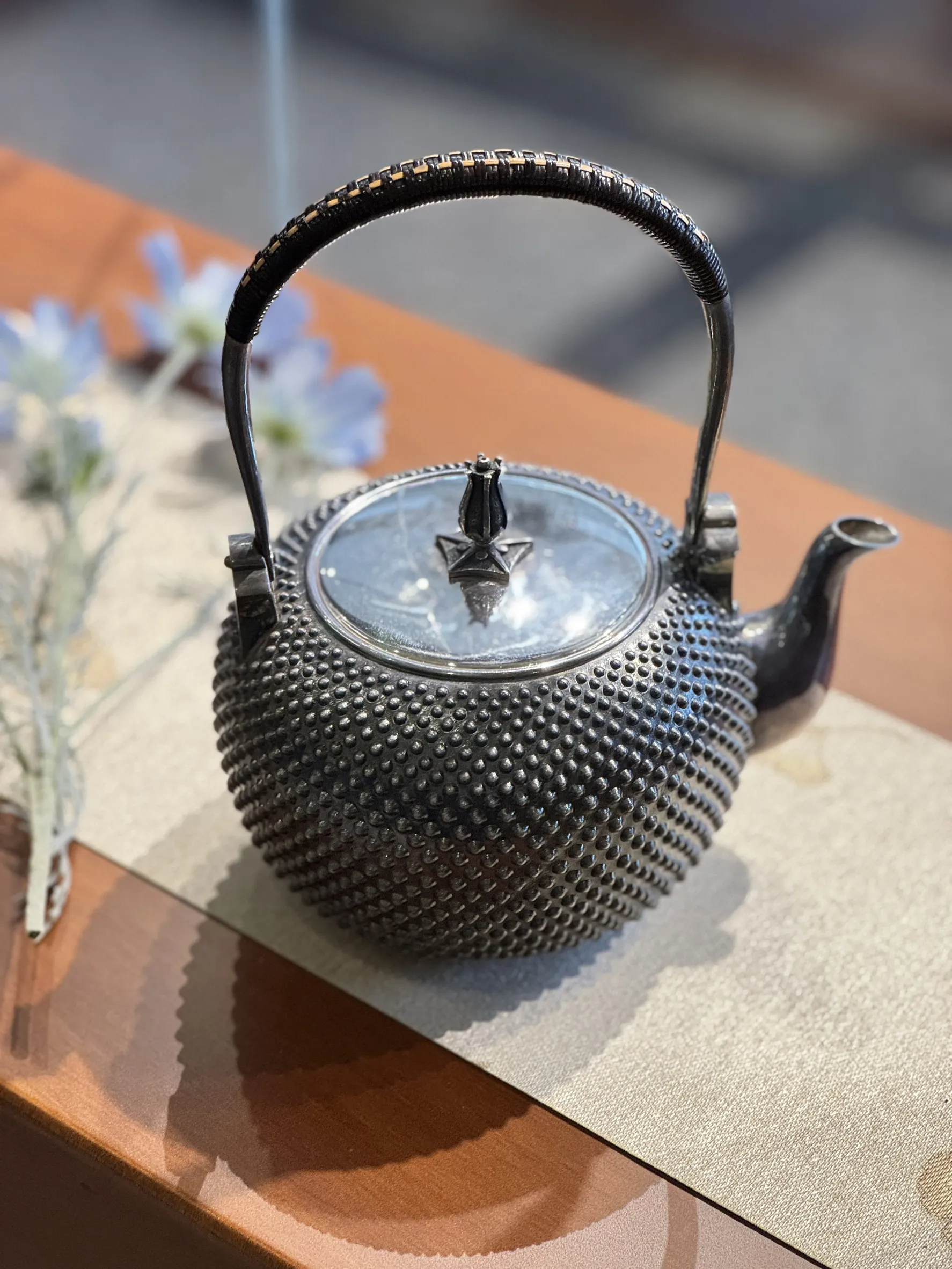 晴山 霰形紋 純銀湯沸