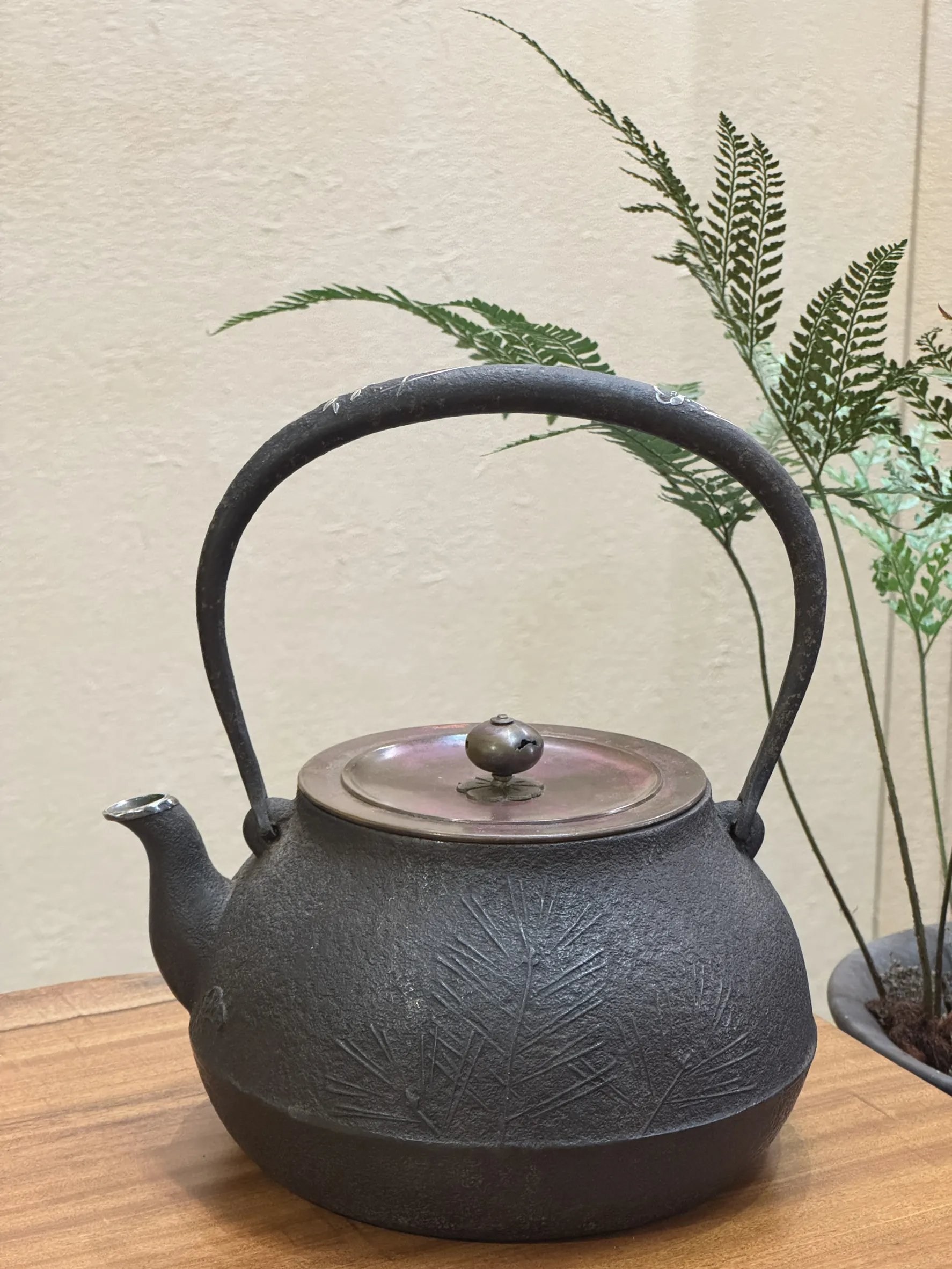 銀象嵌把梅花嵌銀口 老鐵壺