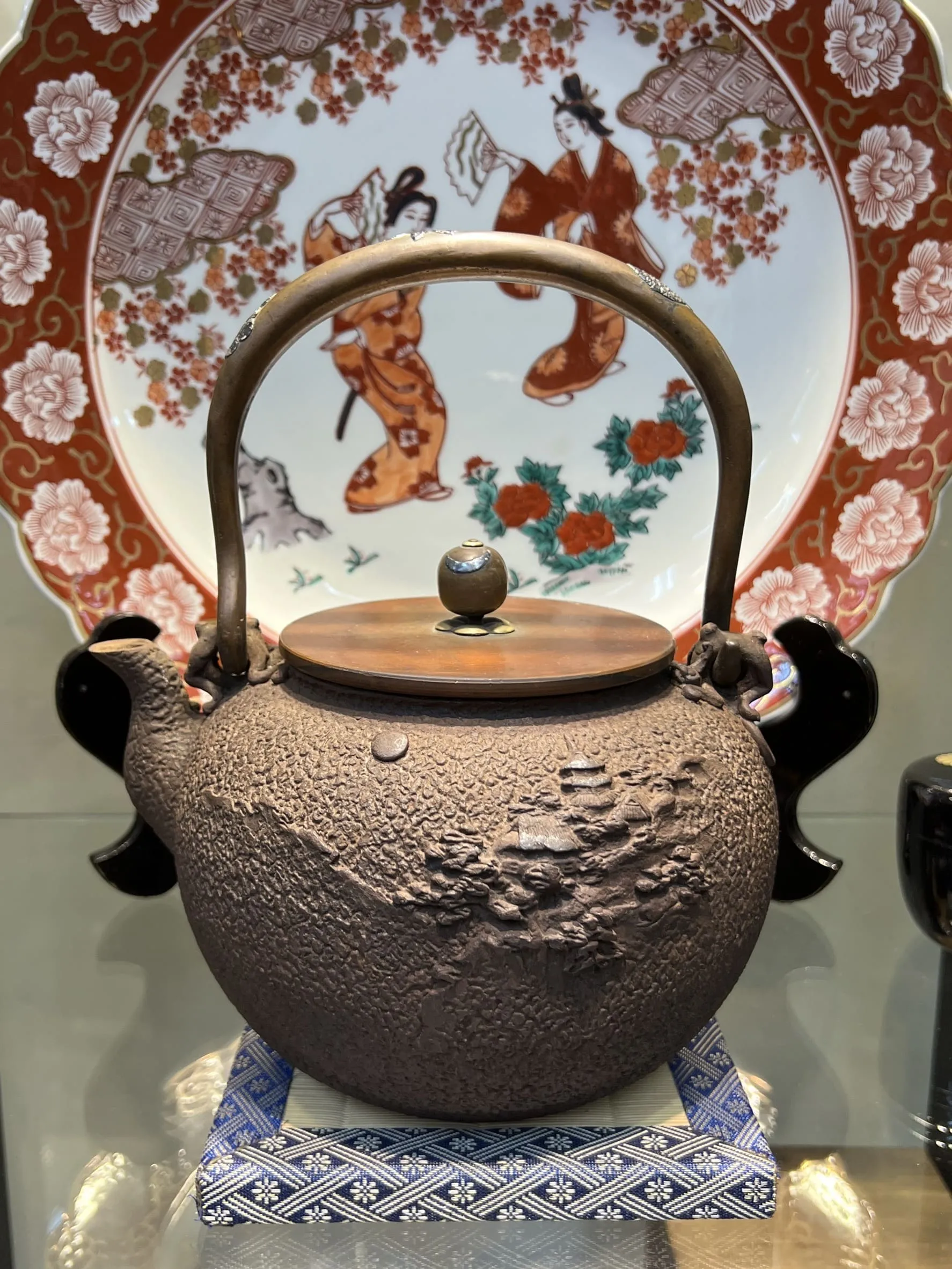 龜文堂造 鎏金銀月夜山景樓閣瀑布 老鐵瓶