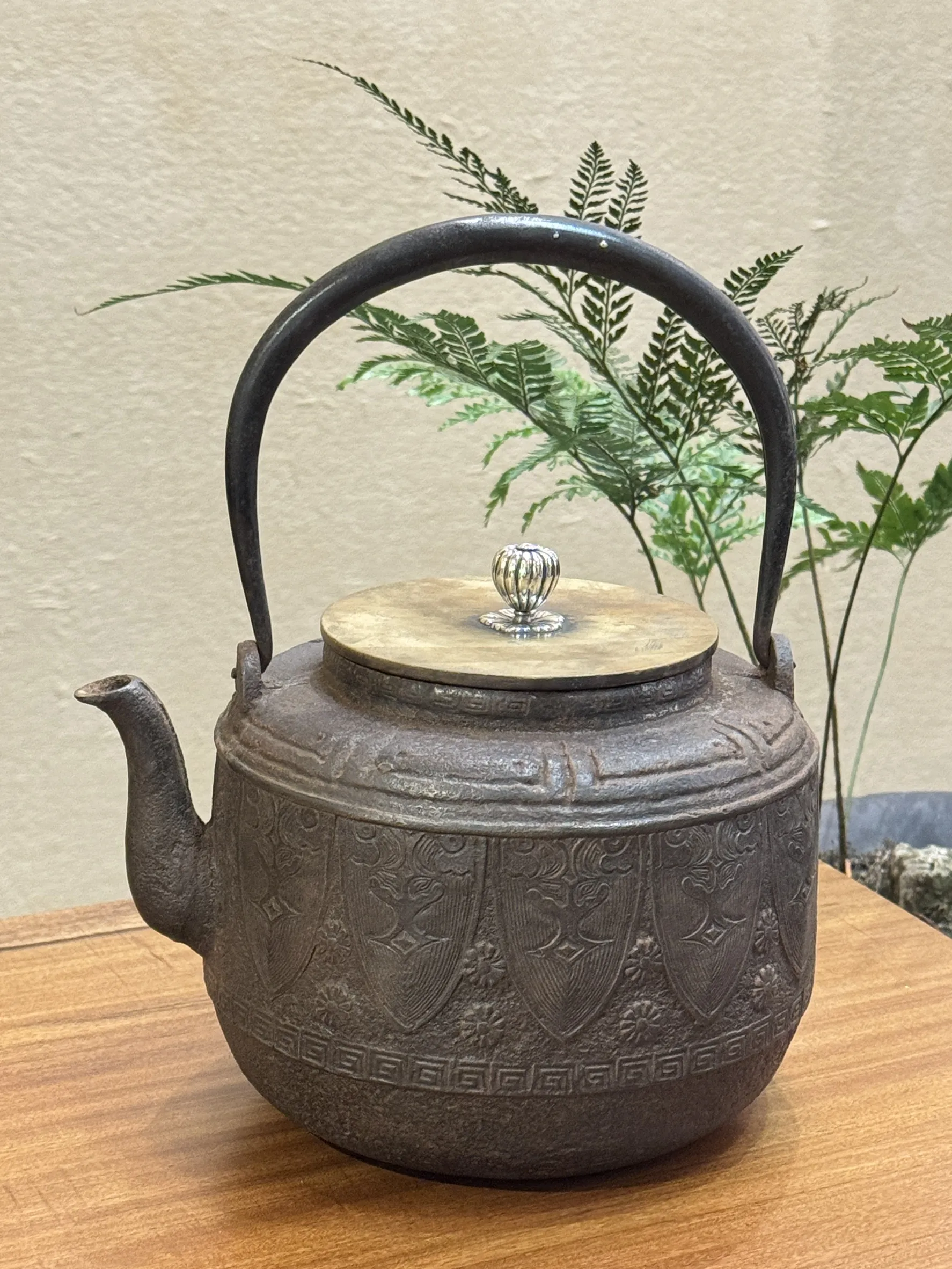 明治時期 精金堂造 嵌銀梅花把 菊花饕餮紋