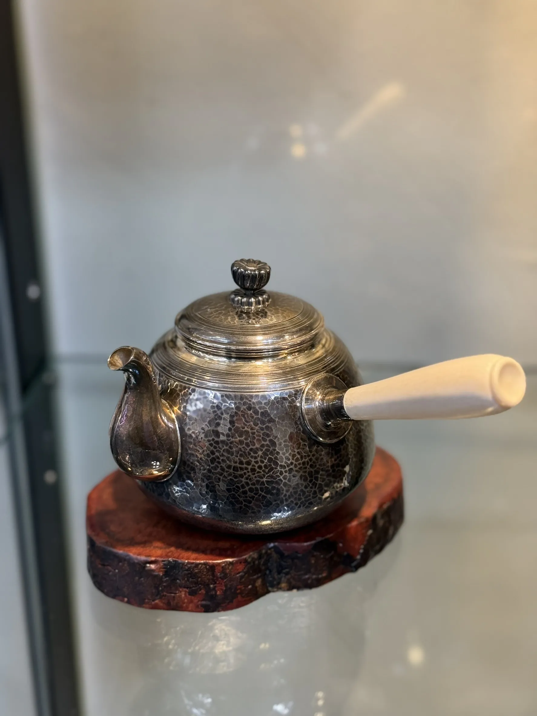 燻黑槌目側把純銀急須