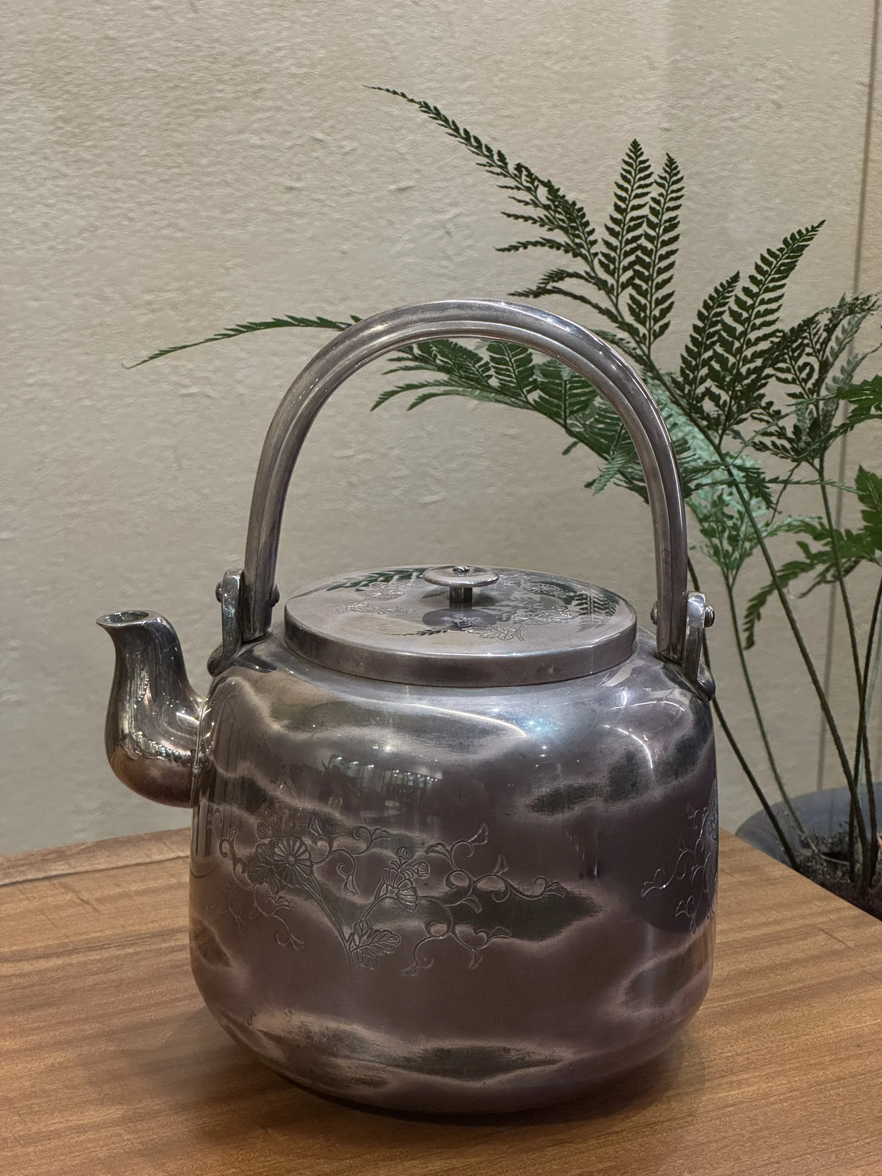 興兵衛造 燻紫十六瓣橘 純銀湯沸