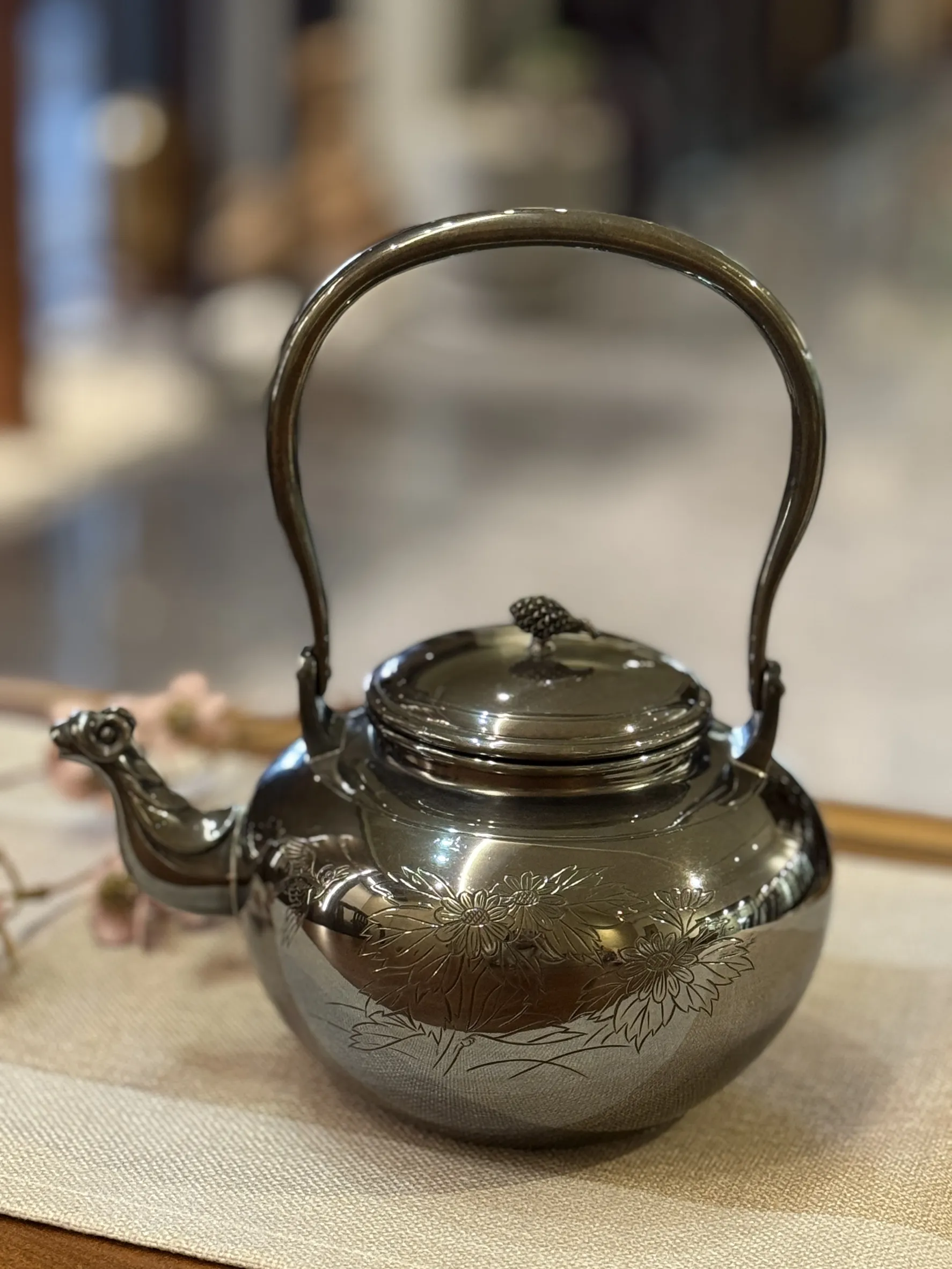 獸口雕花鳥 毬果摘 純銀湯沸