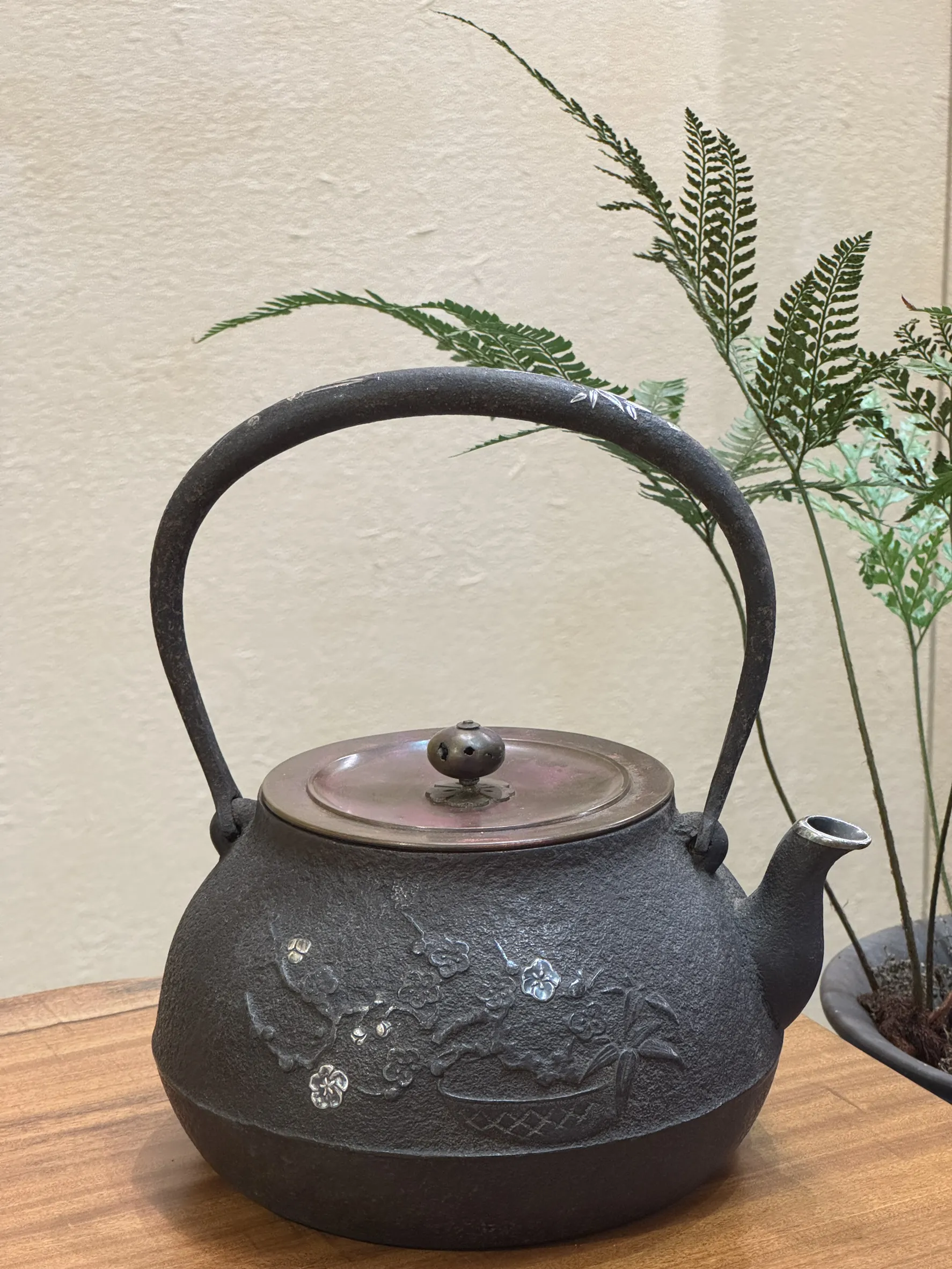 銀象嵌把梅花嵌銀口 老鐵壺