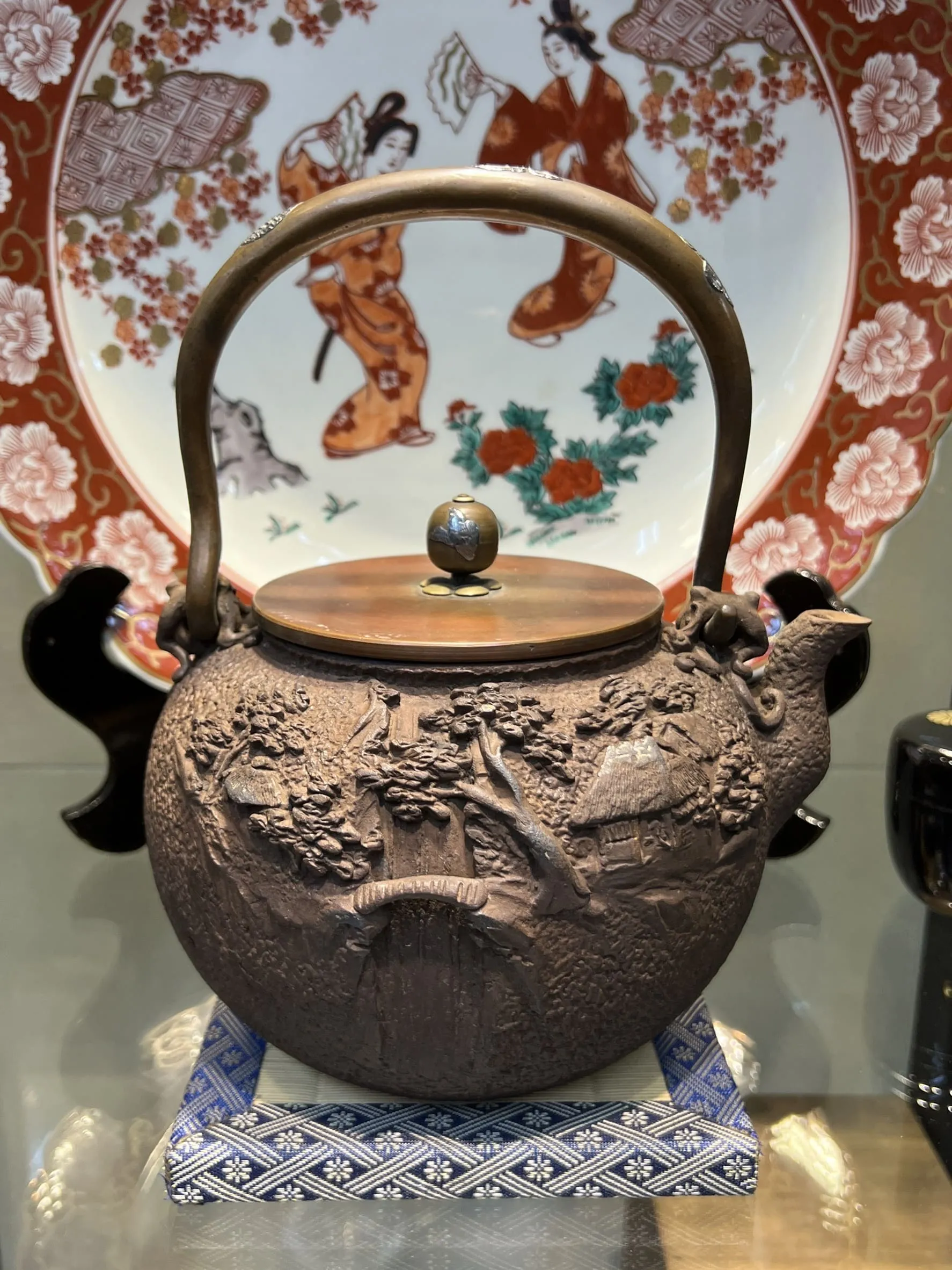 龜文堂造 鎏金銀月夜山景樓閣瀑布 老鐵瓶