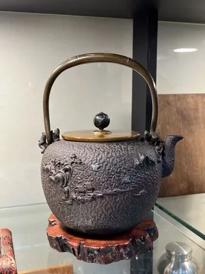 龜文堂造 家戌款 寶珠型銀象嵌波千鳥紋