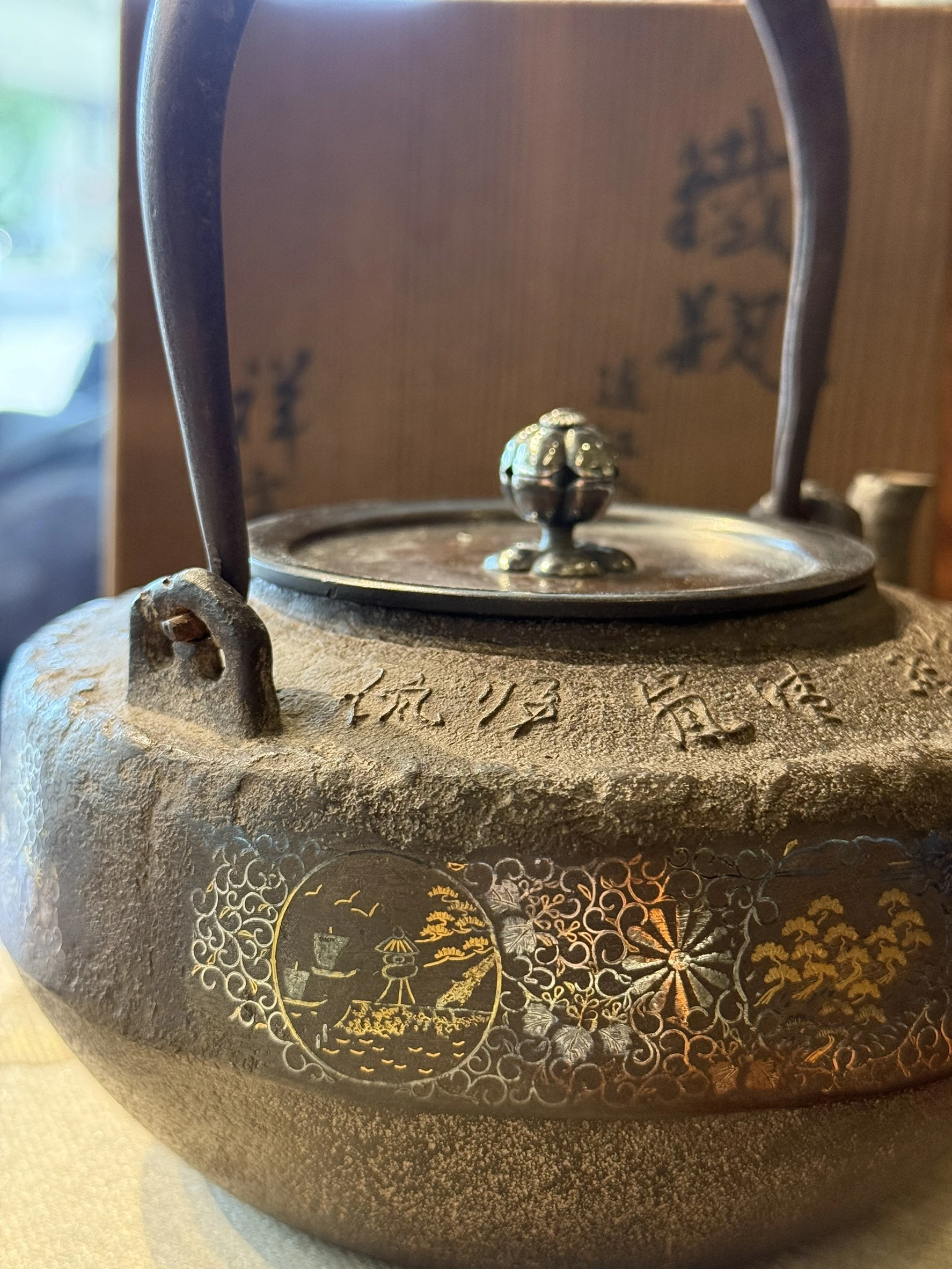明治時期｜祥雲堂 錯金銀山水紋鐵壺(原共箱)