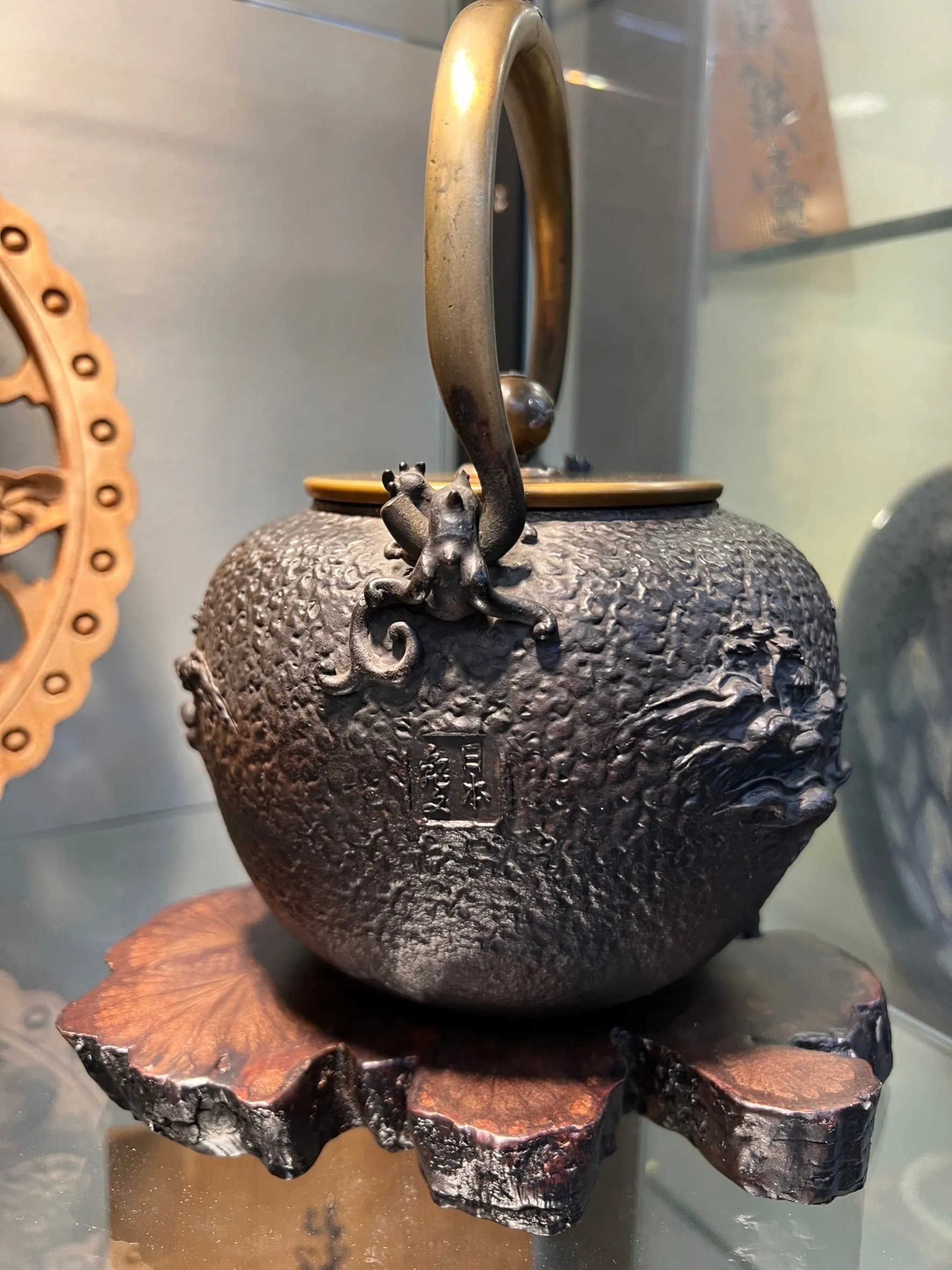 龜文堂寶珠型波千鳥嵌銀老鐵瓶