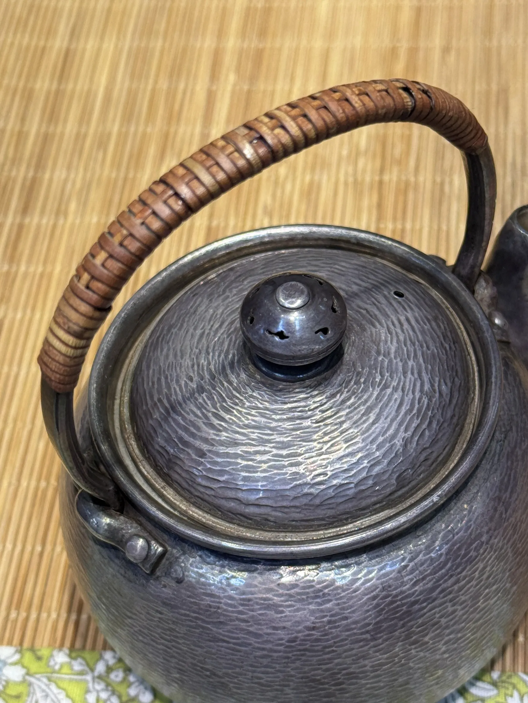 提樑型槌目 燻紫純銀急須