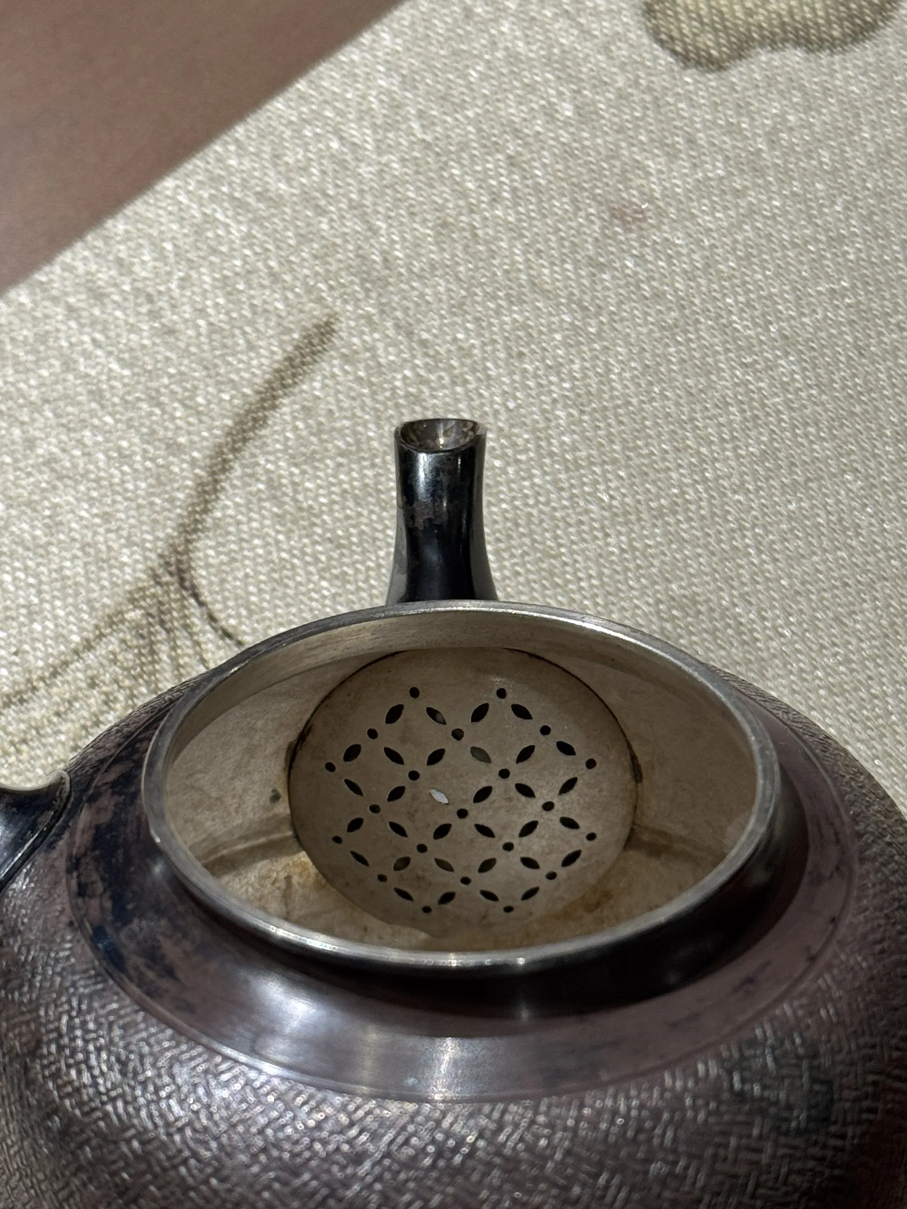 燻紫岩肌紋 環摘純銀牙把急須