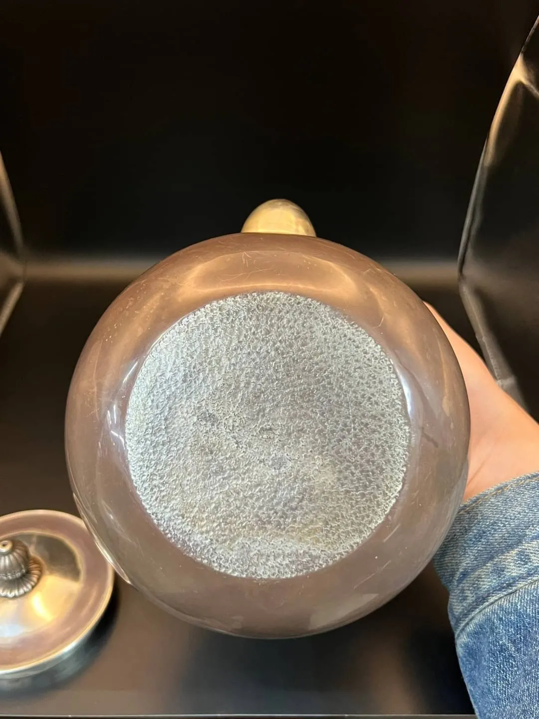 鐵邦作 河畔花草紋彫 純銀大湯沸