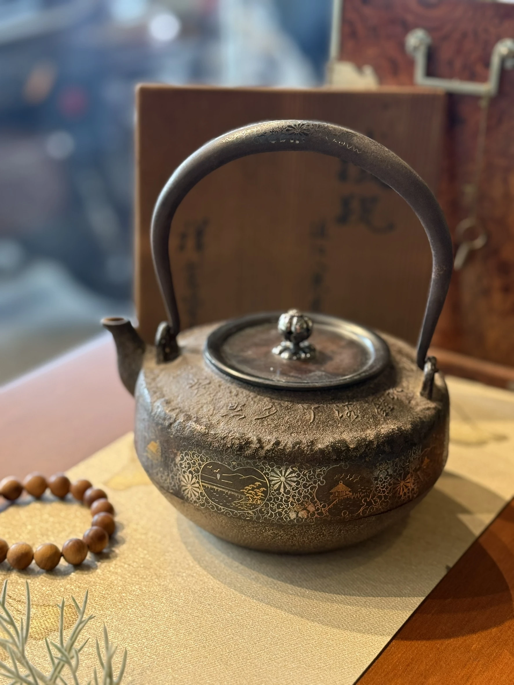 明治時期｜祥雲堂 錯金銀山水紋鐵壺(原共箱)