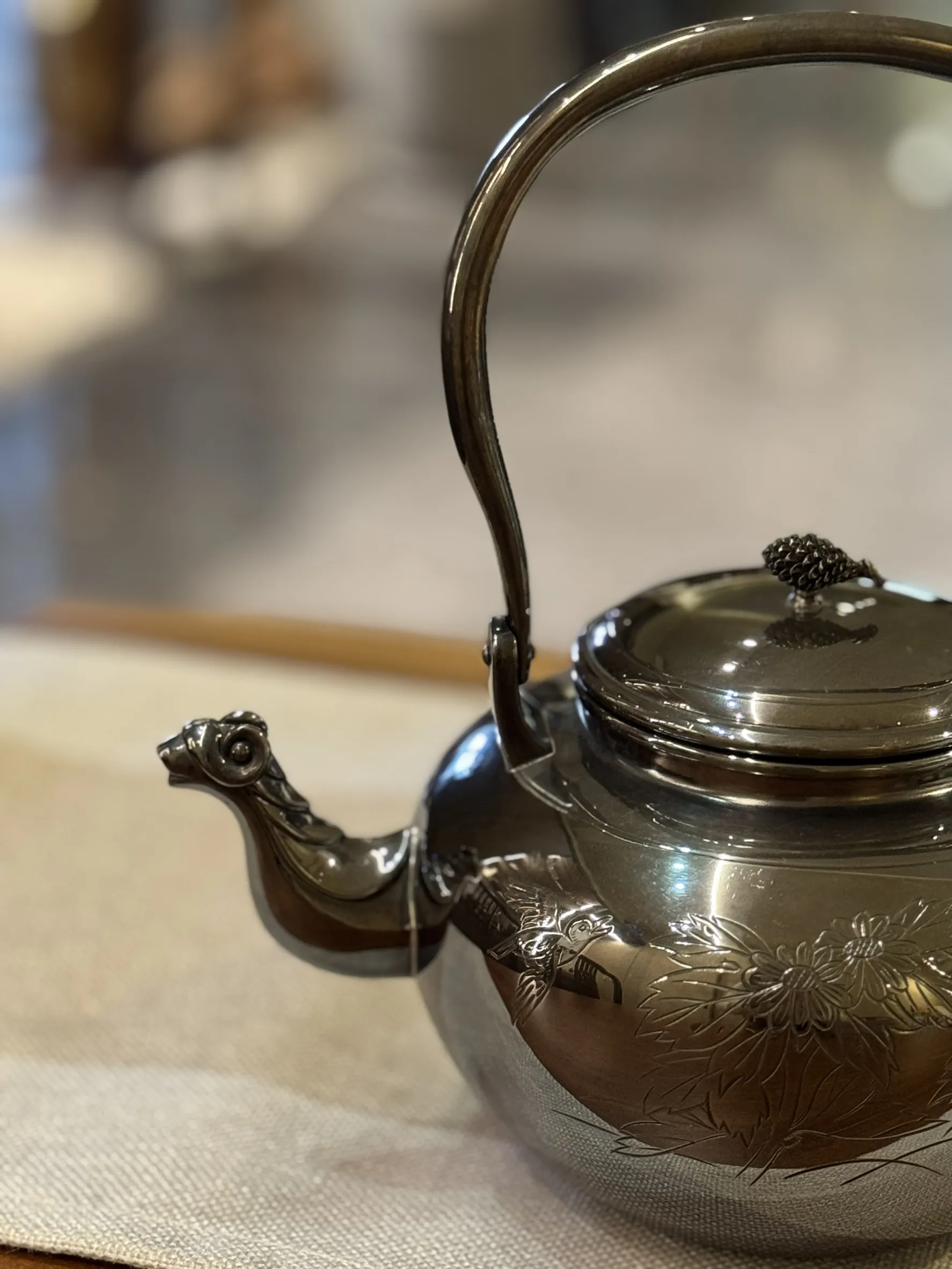 獸口雕花鳥 毬果摘 純銀湯沸