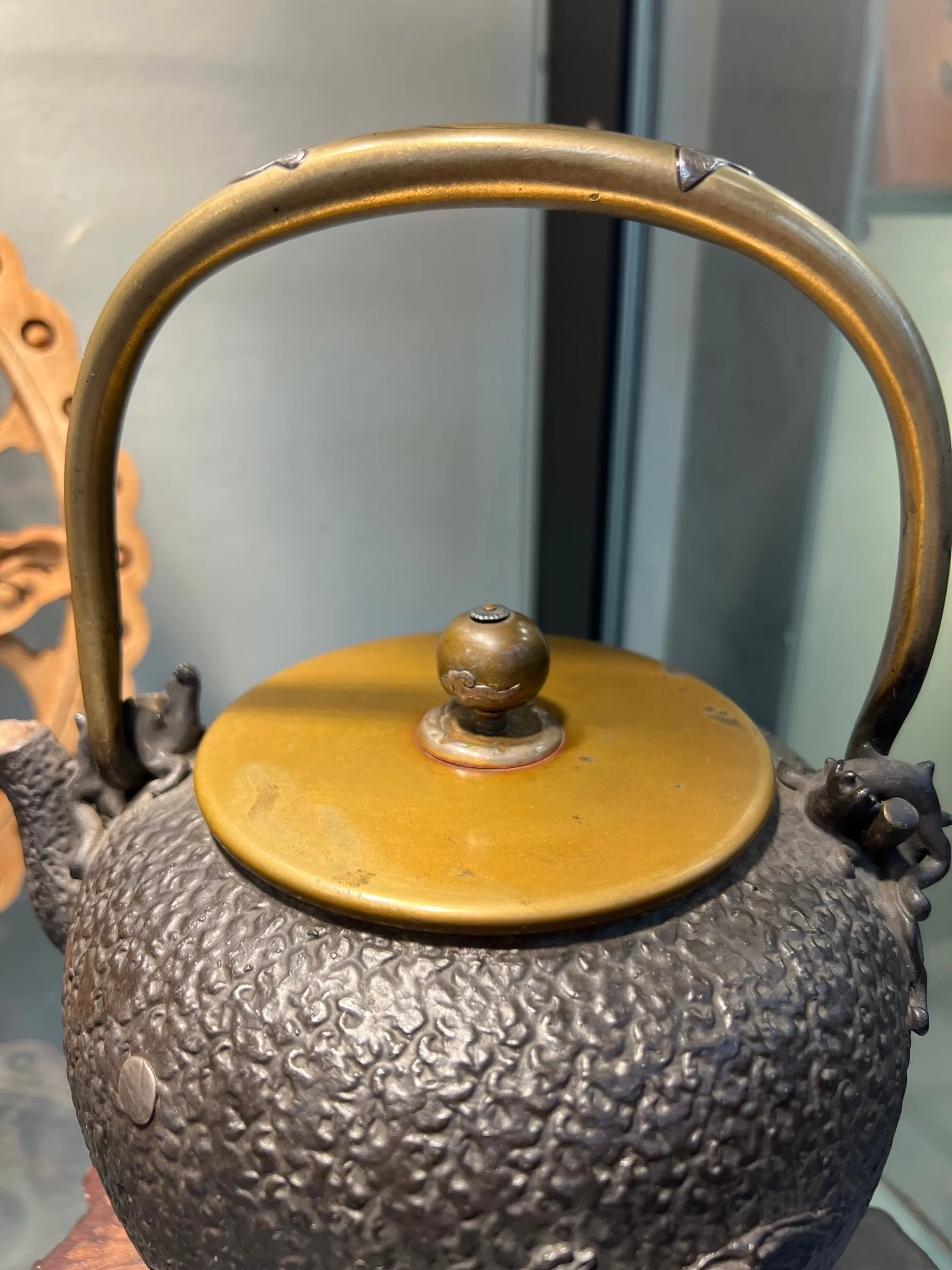 龜文堂寶珠型波千鳥嵌銀老鐵瓶