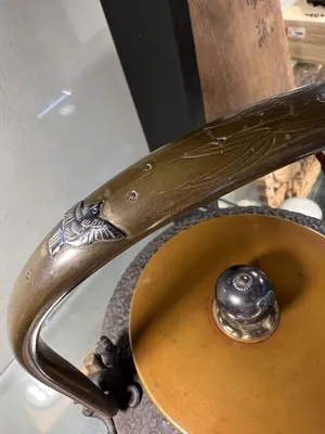 龜文堂造 家戌款 寶珠型銀象嵌波千鳥紋