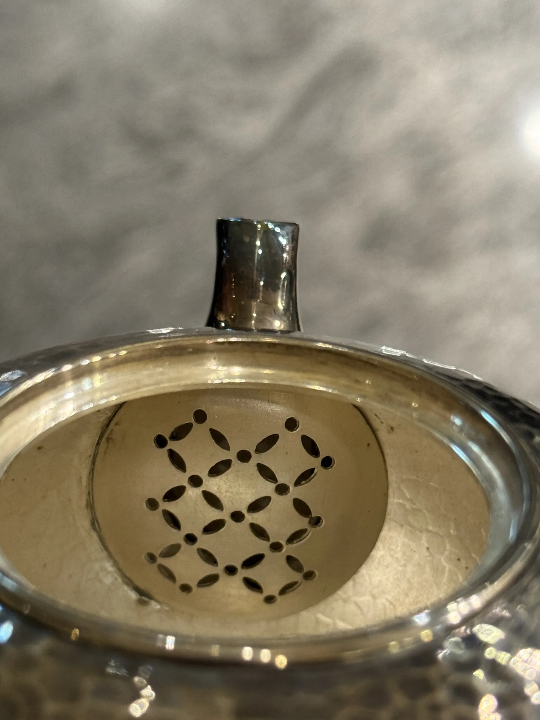 松屋訂製 燻黑槌目 純銀牙把急須