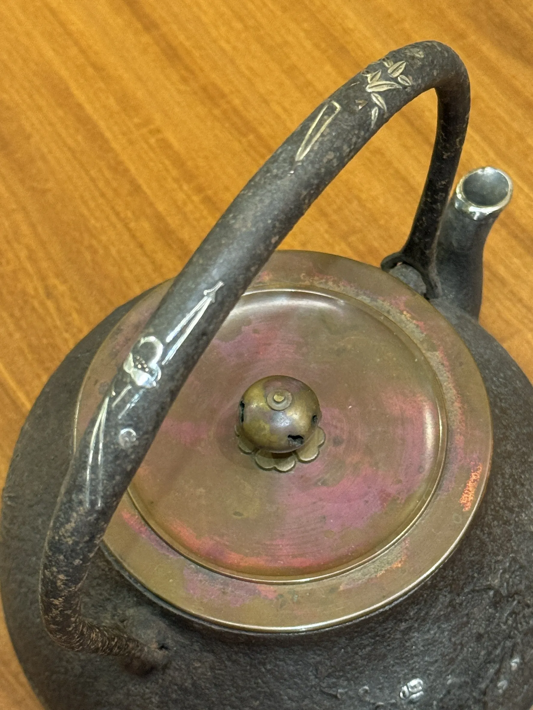 銀象嵌把梅花嵌銀口 老鐵壺