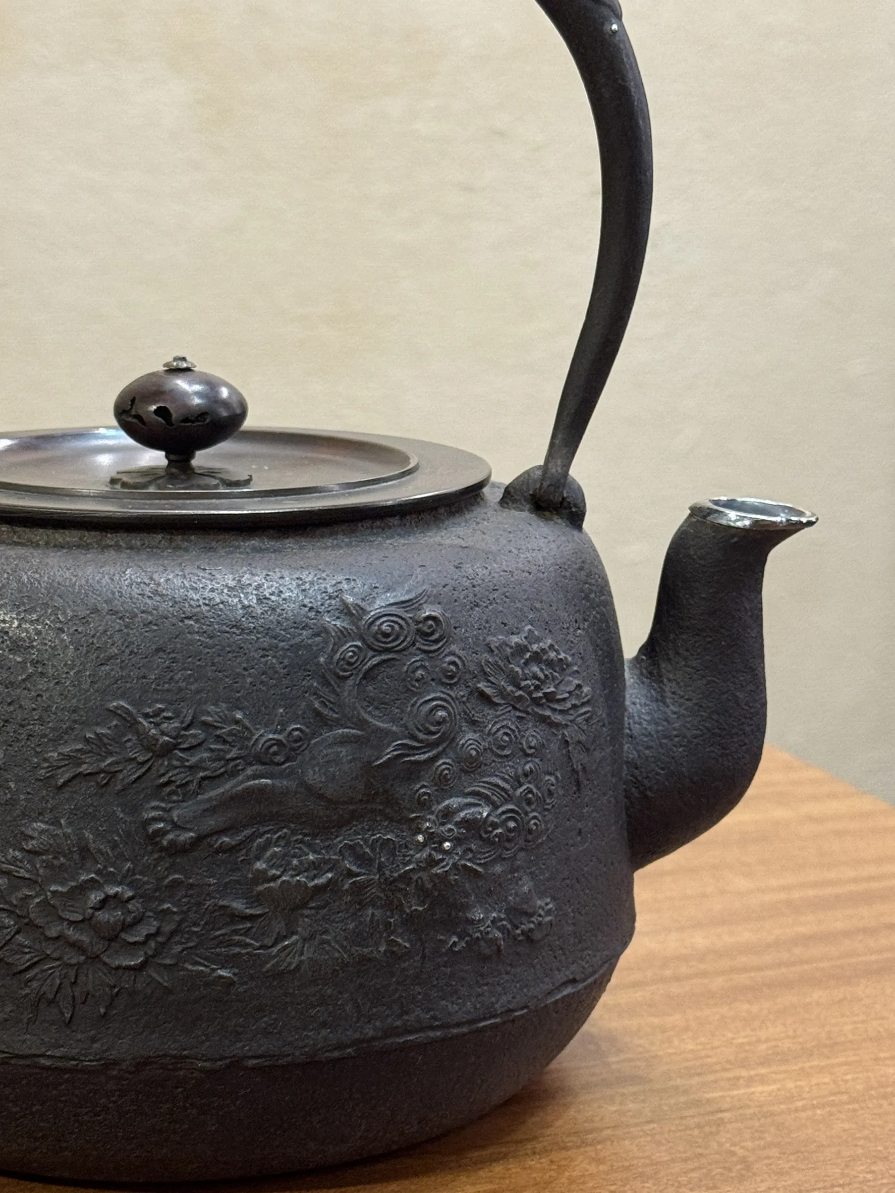 正壽堂作 唐獅子嵌銀眼 嵌銀把銀口 鐵壺