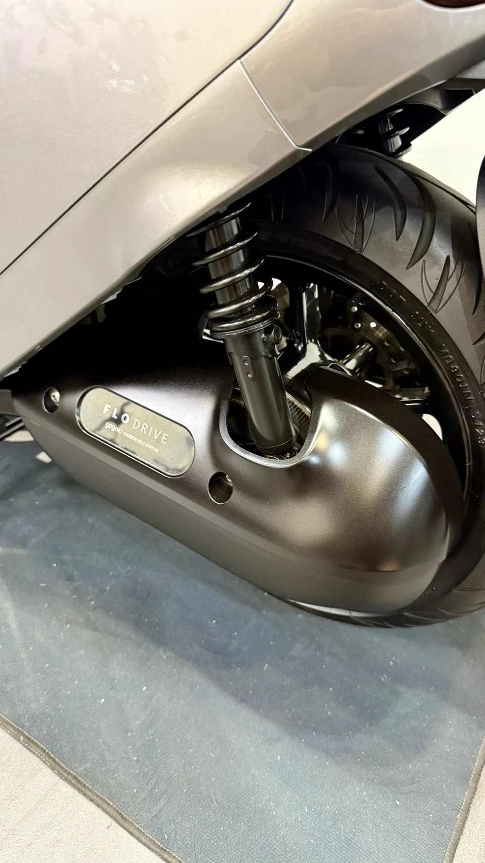 Gogoro Premium 晶礦銀