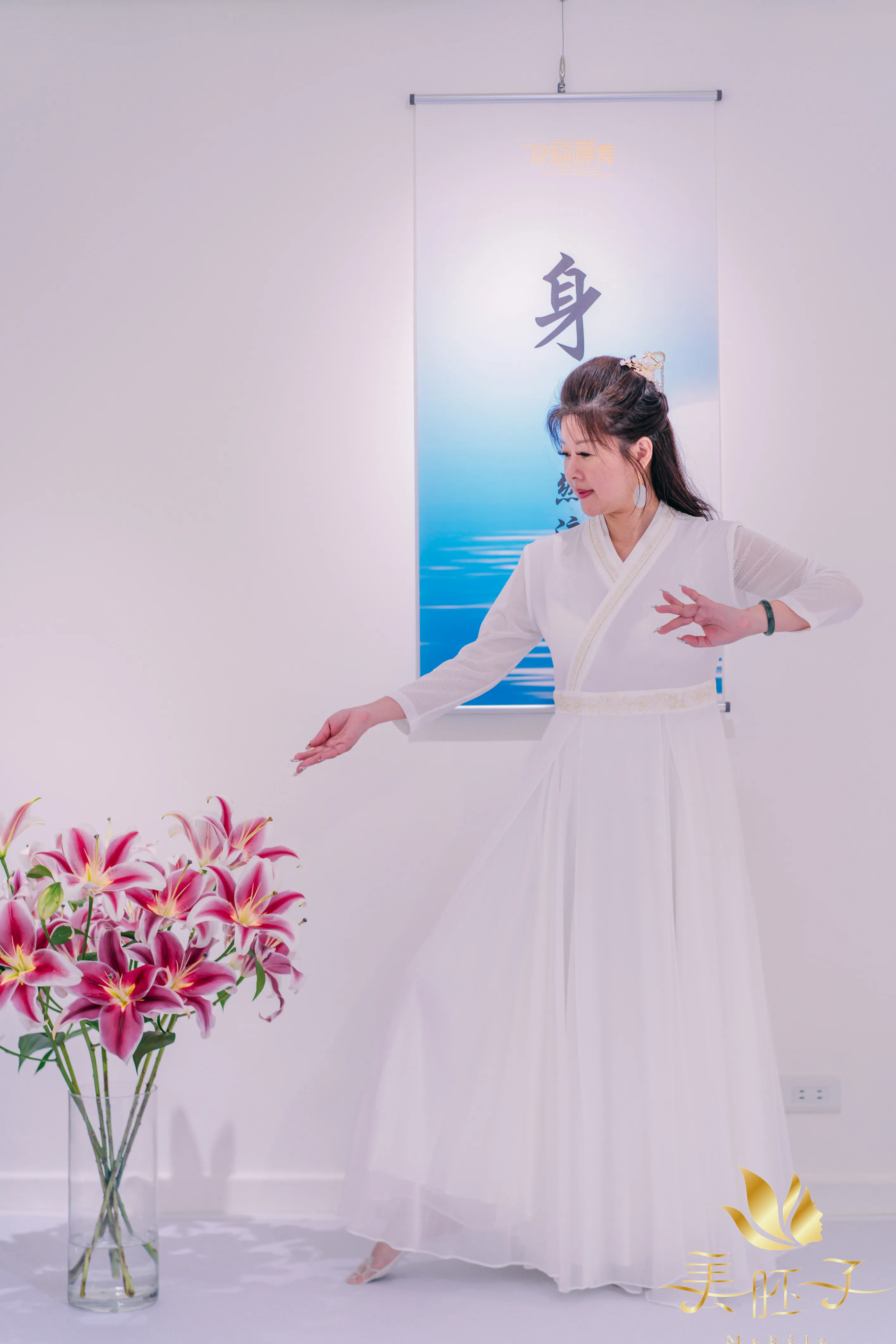 龍紋金邊禪服 -白