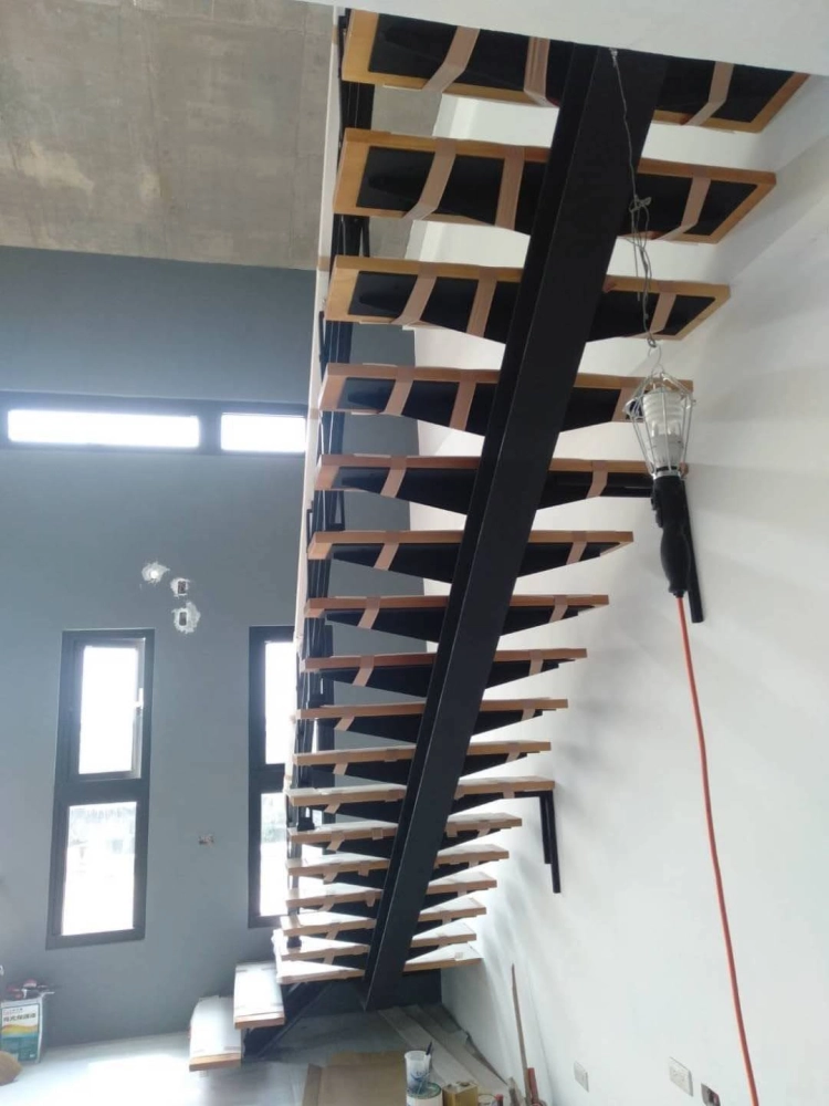 龍骨梯+玻璃扶手