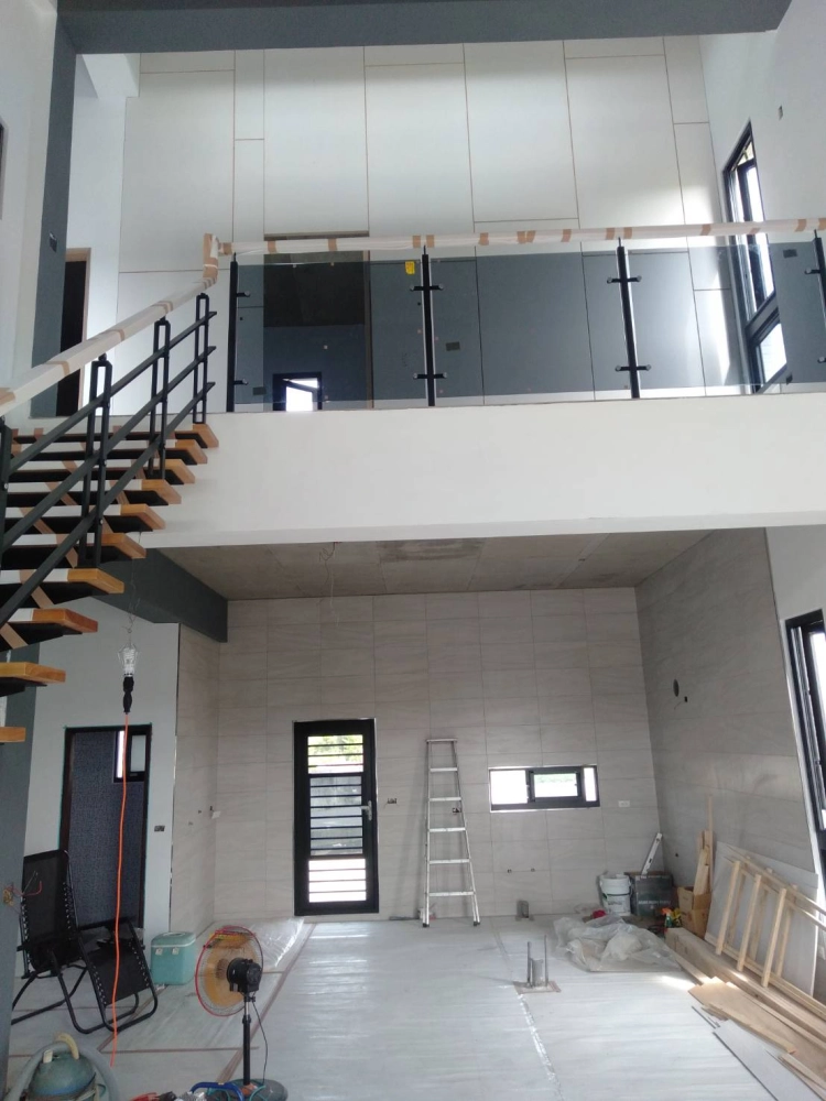 龍骨梯+玻璃扶手