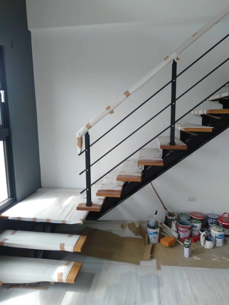 龍骨梯+玻璃扶手