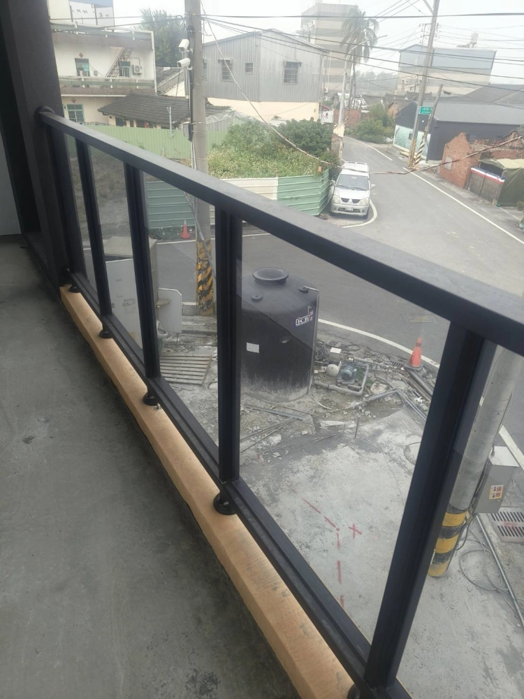 玻璃欄桿隔柵工程