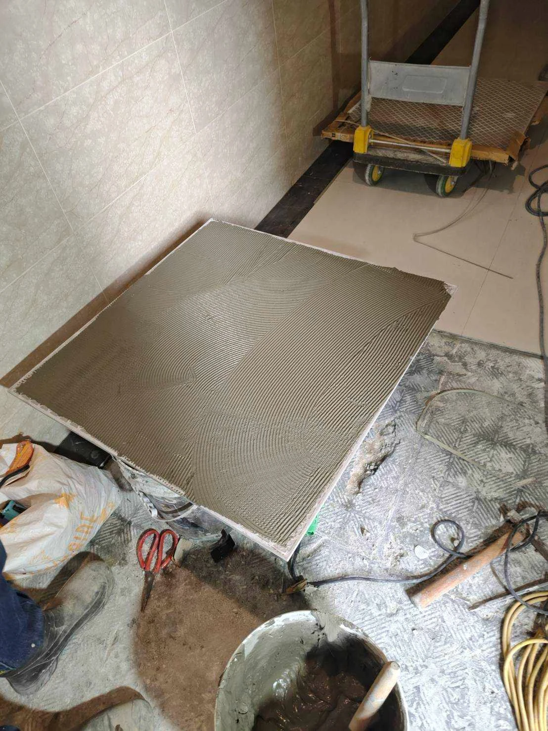 大樓地板貼磁磚 - 台北磁磚工程｜台北貼磁磚