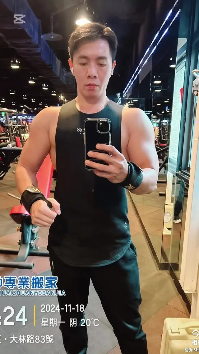 快樂樓梯篇，兩人作業，三車半五小時完成爬起來！#周帥專業搬家 #家庭垃圾清運 #健身男孩｜桃園搬家公司