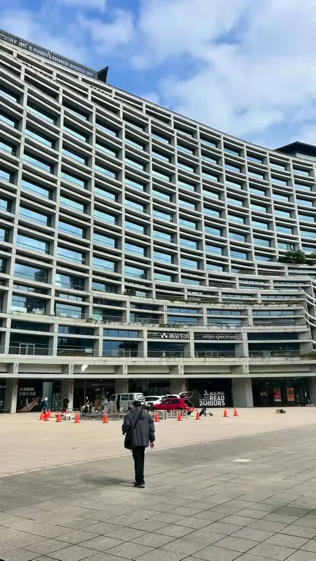 不只搬家，更搬進一份安心。周帥專業搬家，用公開透明的價格與親切服務，成就您的入厝喜悅。 #周帥專業搬家 #健身男孩 #家庭垃圾清運