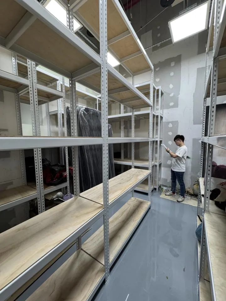 onitsuka tiger 台北 微風南山