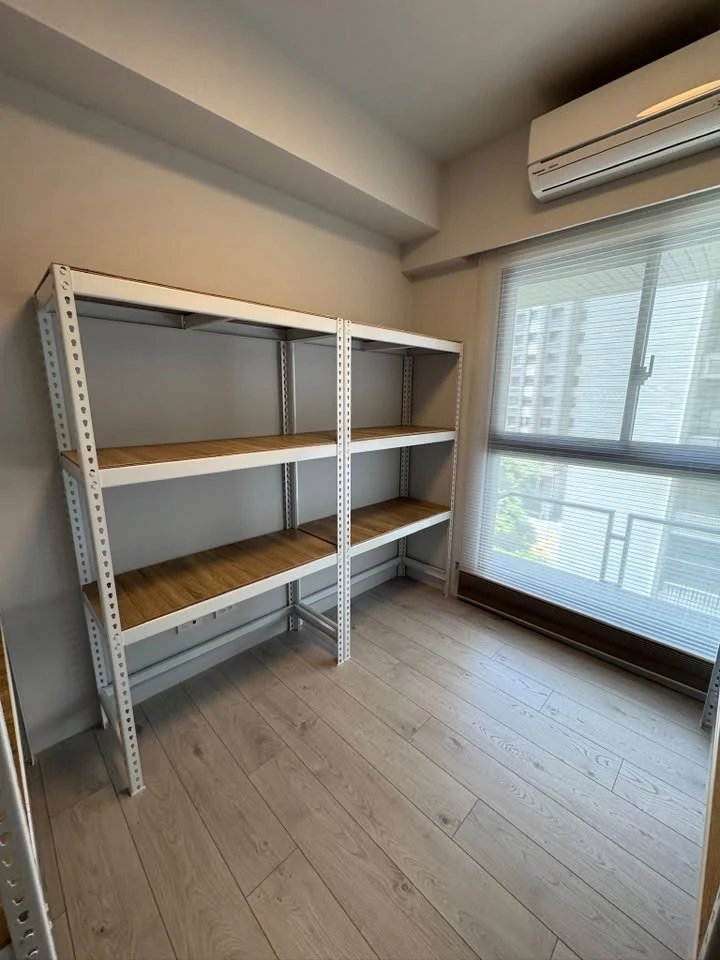 台中市西屯區住家｜白色免螺絲角鋼層架