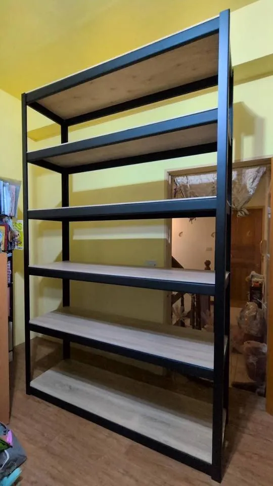 消光黑免螺絲角鋼.搭配北美橡木層版.及封孔柱