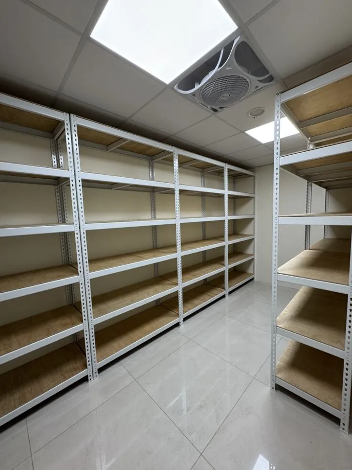 南投縣魚池鄉天帝教鐳力阿道場.儲物間置物