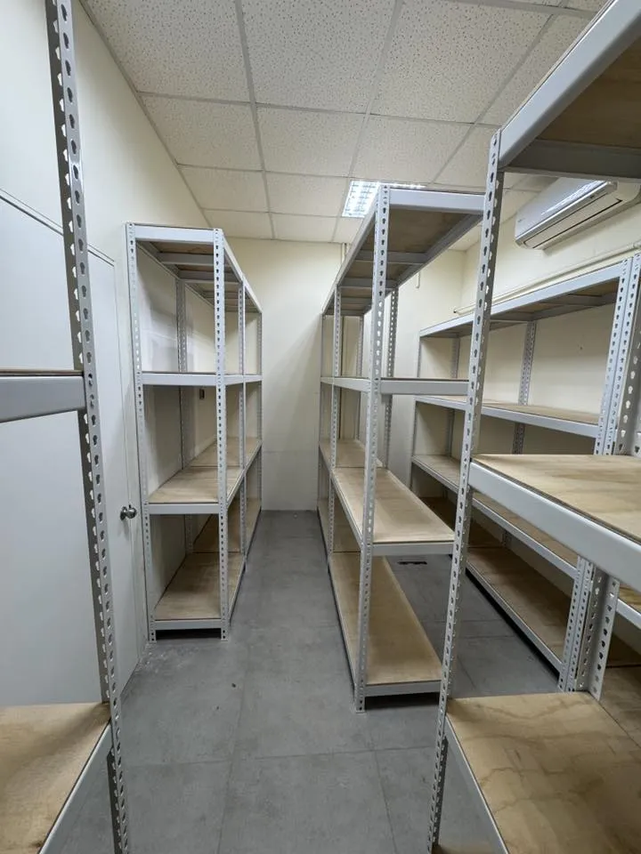 onitsuka tiger 台北 微風南山