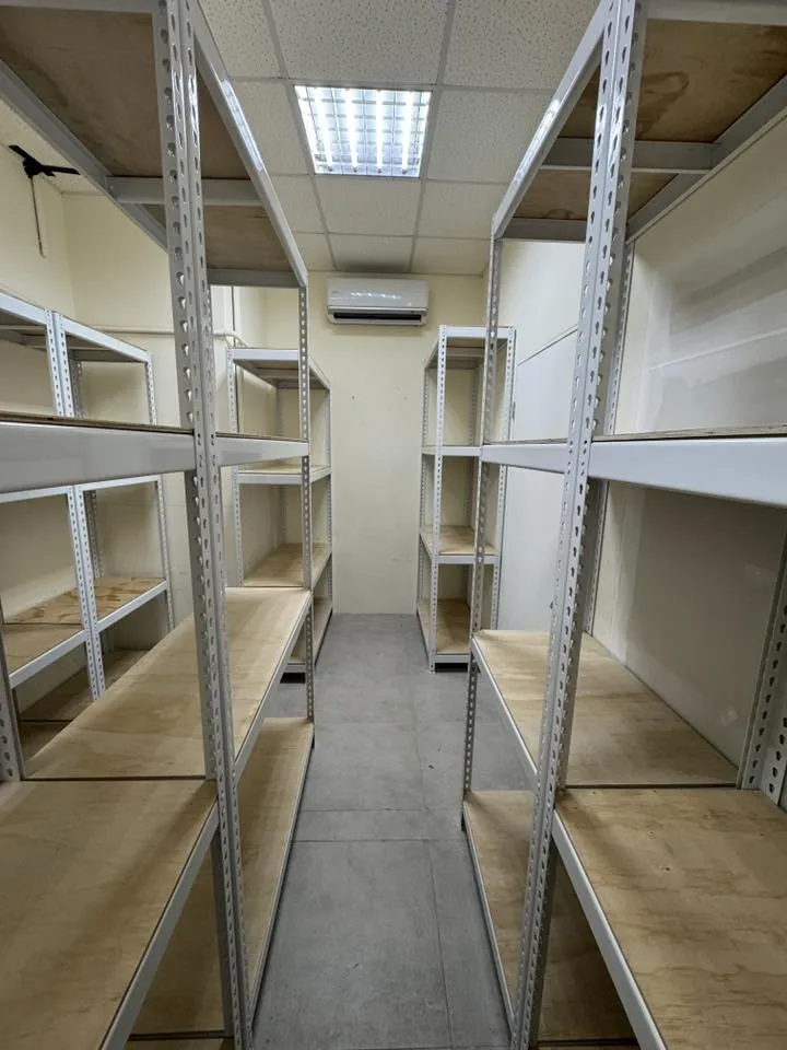 onitsuka tiger 台北 微風南山