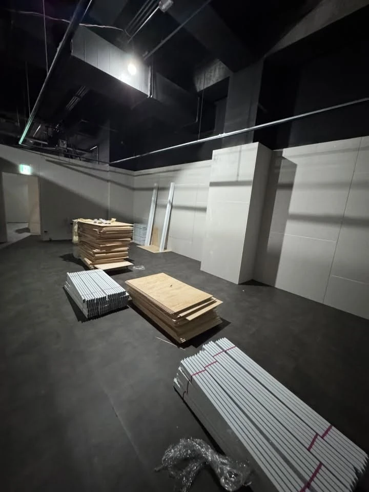 台中三井 Outlet New Balance｜無螺絲角鋼架