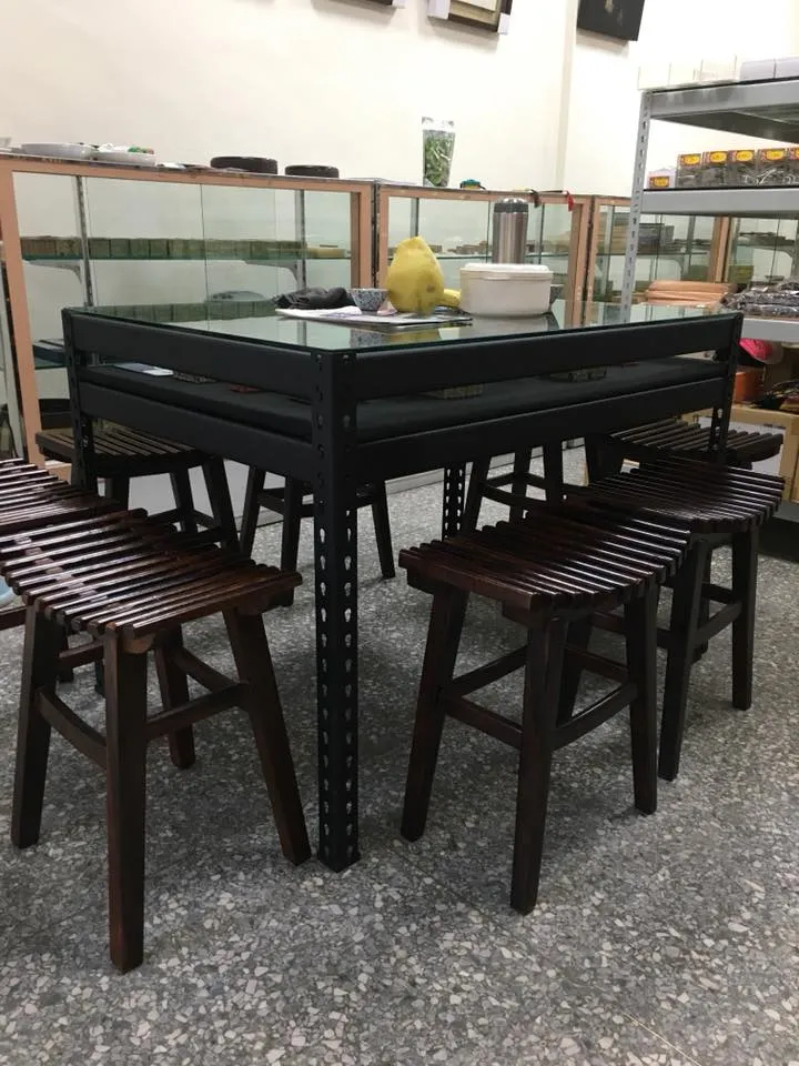 消光黑免螺絲角鋼架（搭配強化玻璃.兼具實用及新潮的桌子）｜免螺絲角鋼推薦｜台中免螺絲角鋼推薦