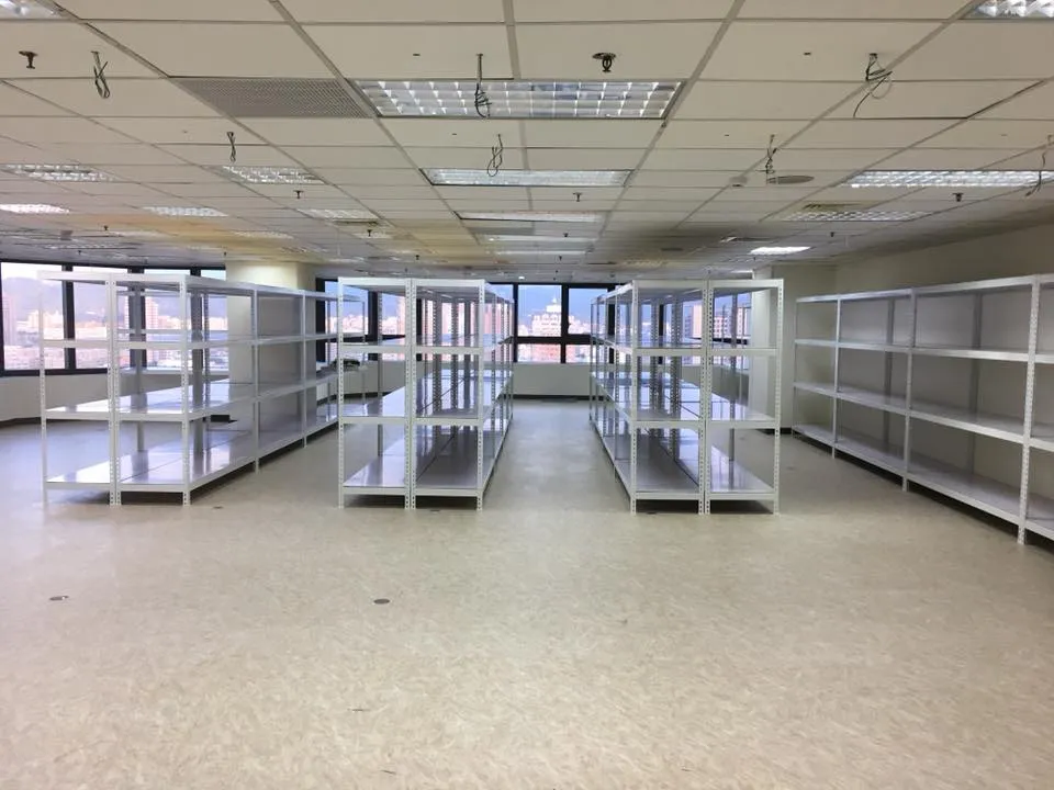 免螺絲角鋼架（搭配白色波麗版，商辦空間置物用）｜免螺絲角鋼｜台中免螺絲角鋼