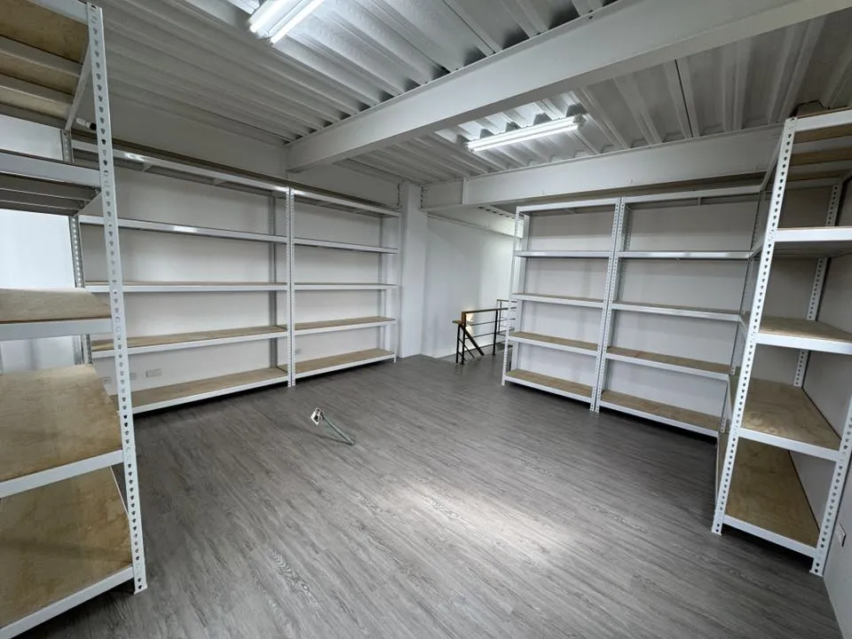 台中市南屯區.建設公司儲物間置物用