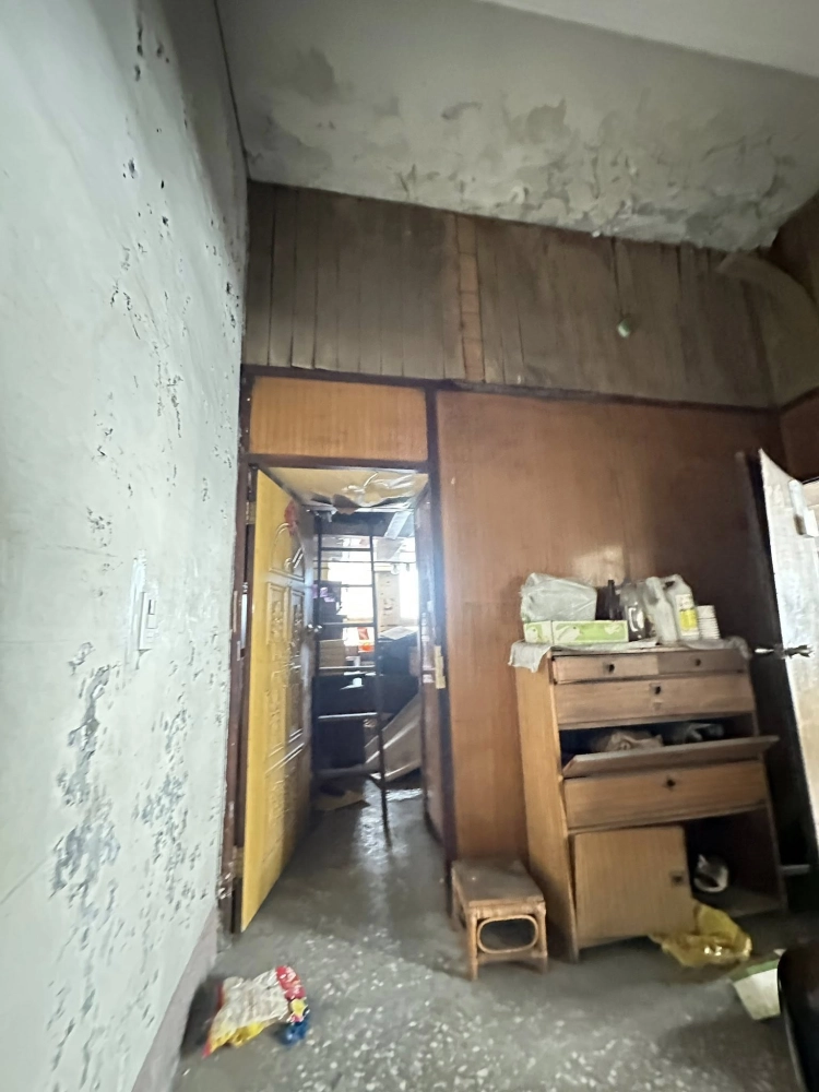 中壢1-4樓 全室拆除 廁所打石 梯捲門拆除