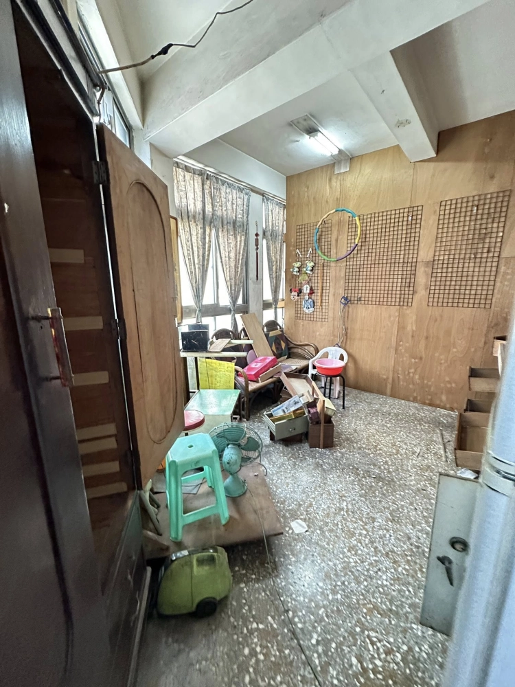 中壢1-4樓 全室拆除 廁所打石 梯捲門拆除