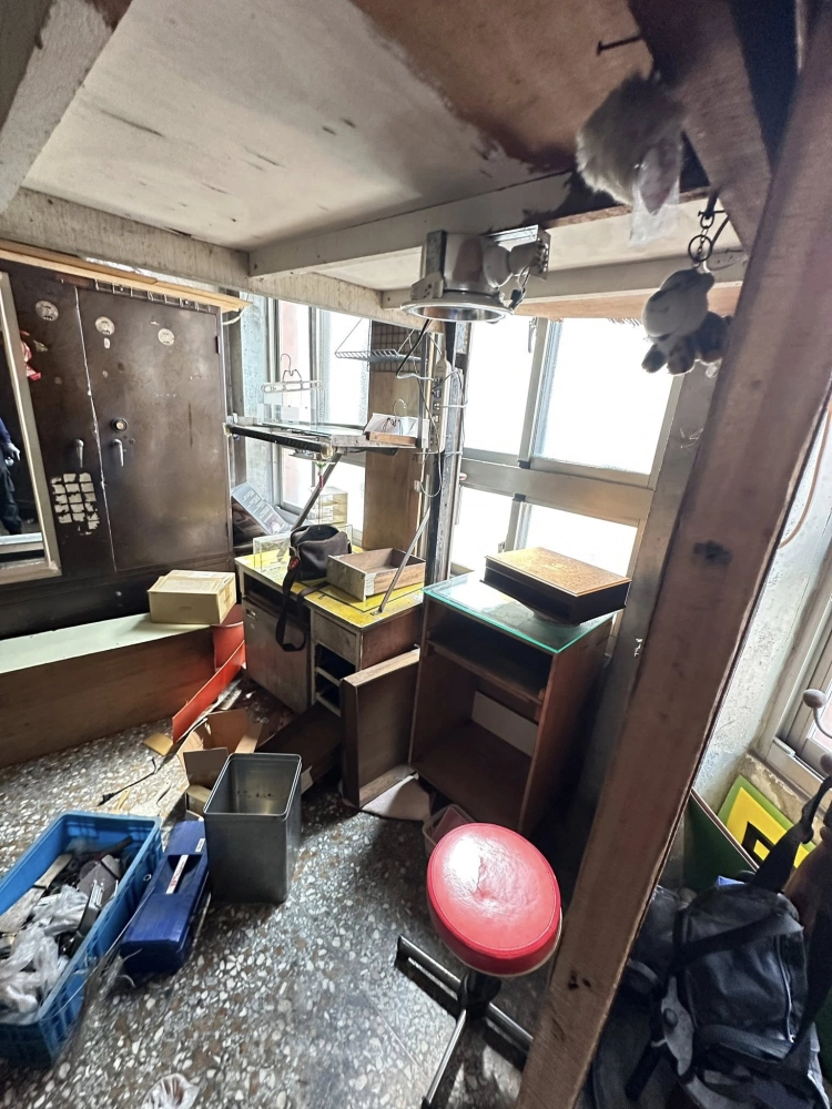 中壢1-4樓 全室拆除 廁所打石 梯捲門拆除