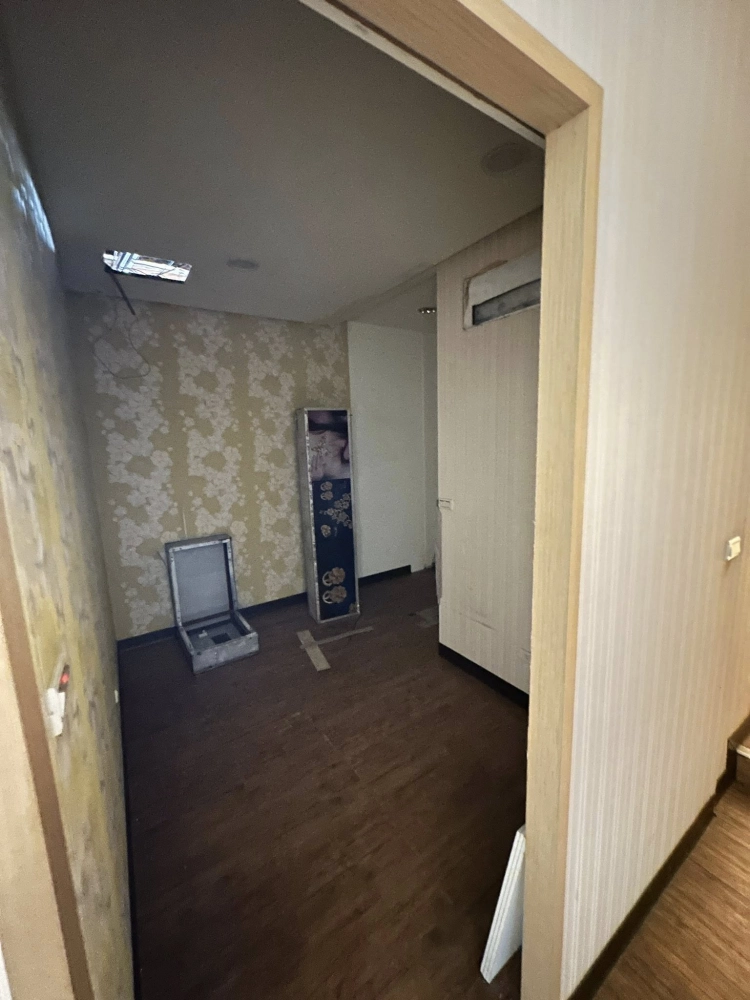 中壢1-4樓 全室拆除 廁所打石 梯捲門拆除