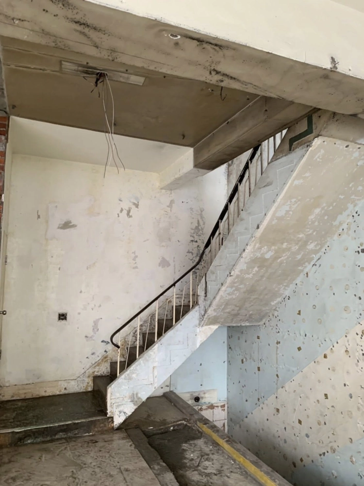 中壢1-4樓 全室拆除 廁所打石 梯捲門拆除