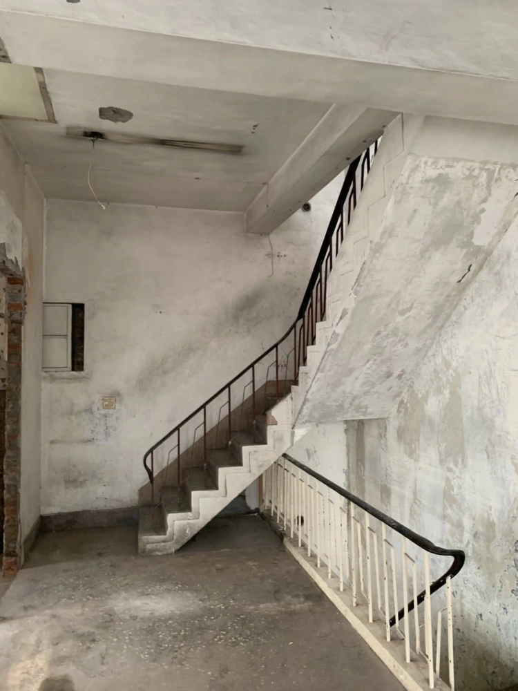 中壢1-4樓 全室拆除 廁所打石 梯捲門拆除