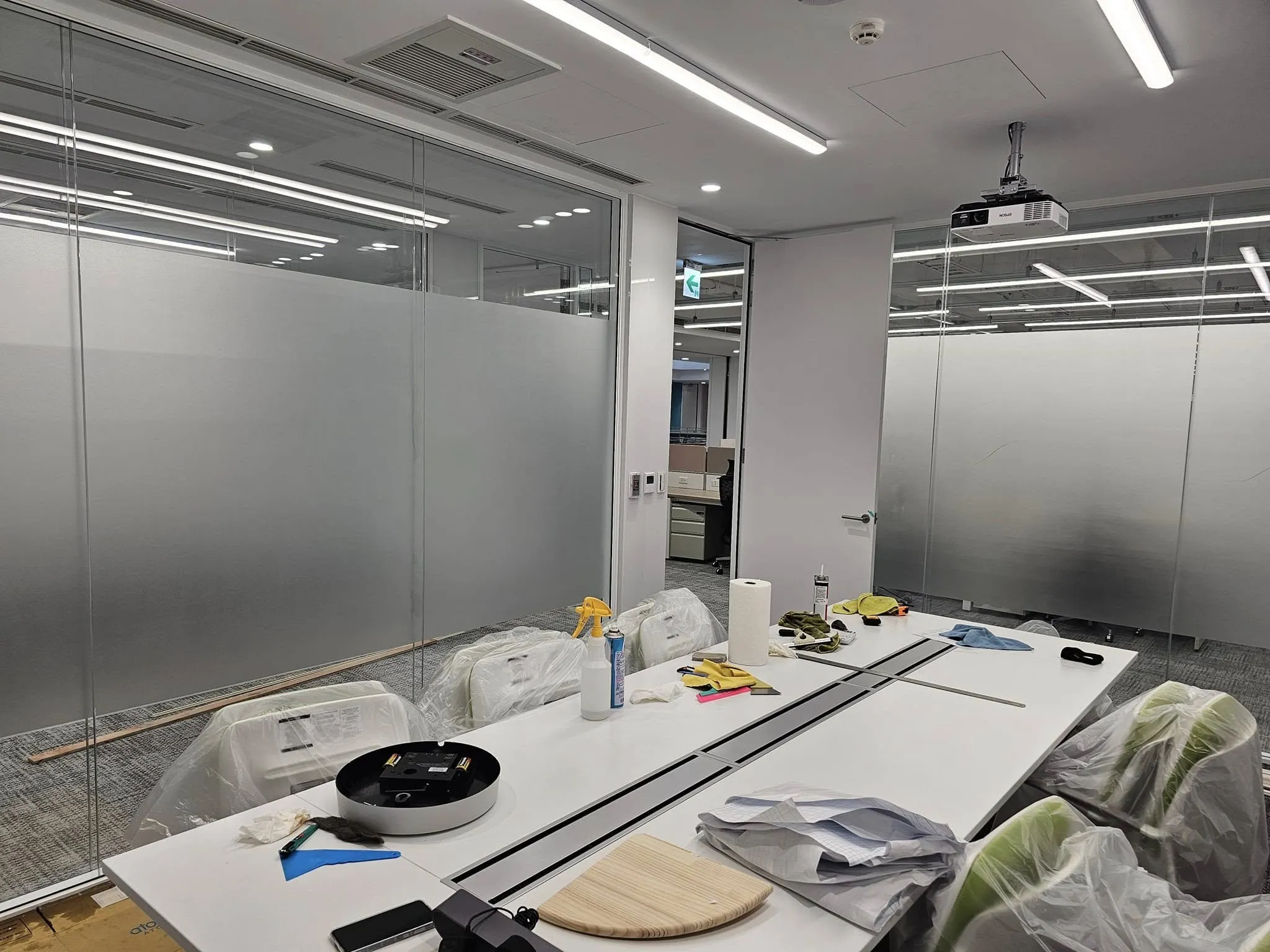 南科半導體大廠辦公空間隔熱膜施工