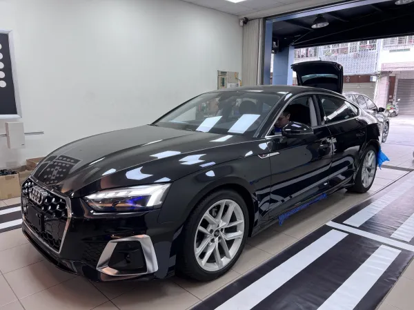AUDI